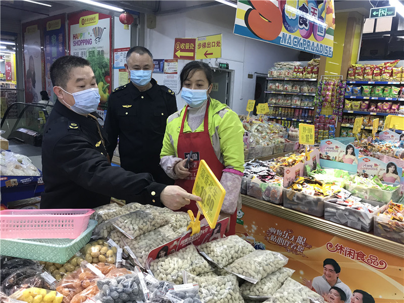 武江区市场监管局在商超开展食品安全和价格监管.jpg