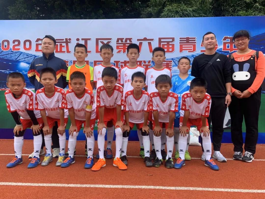 参加各类足球比赛1.jpg