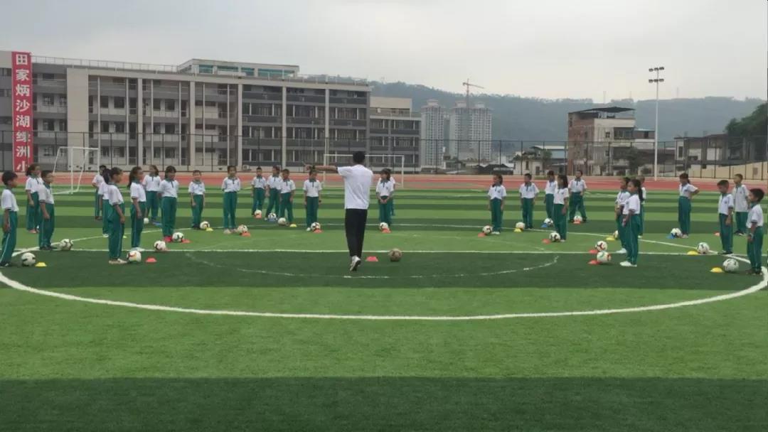 日常足球教学.jpg