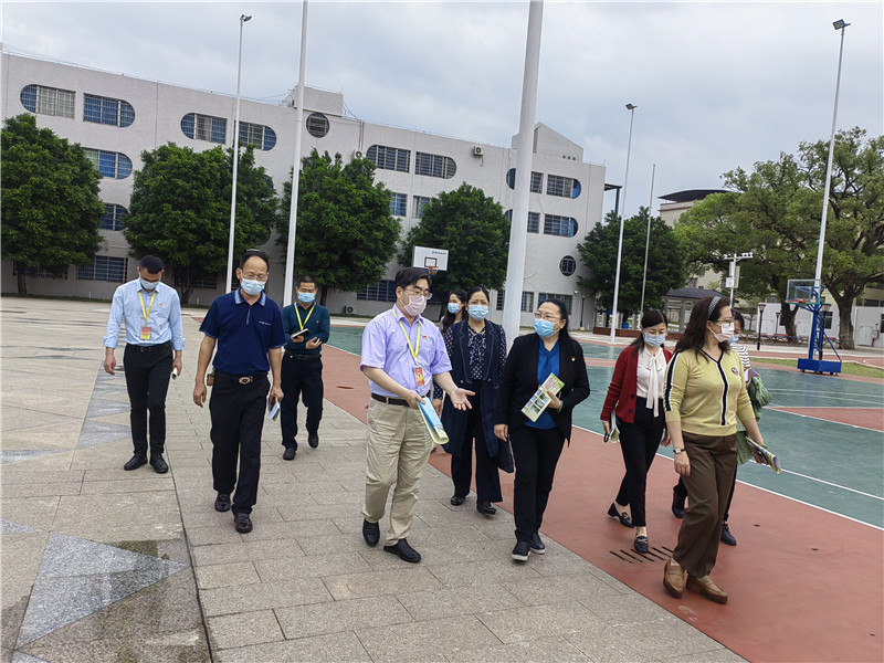 市妇联主席汪波一行到阳山小学调研指导。 (1).jpg