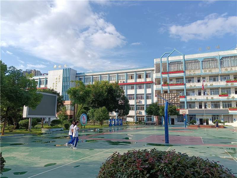 灾情恢复后的校园.jpg