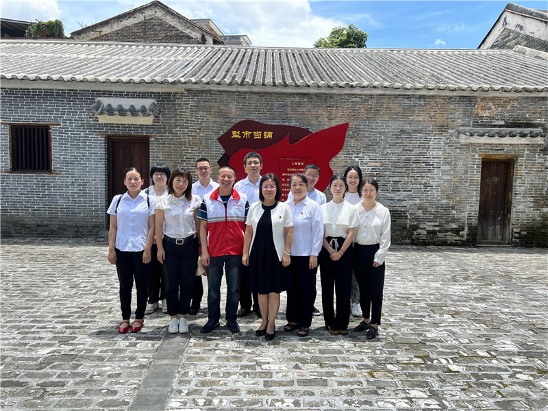 武江区总工会机关工会职工参观犁市当铺.jpg