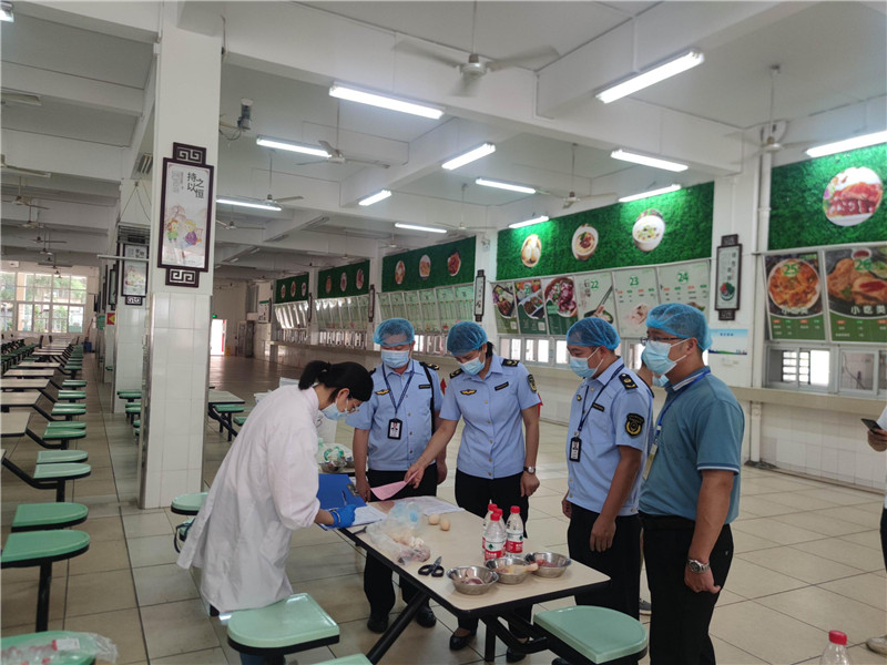 进行食品快检.jpg