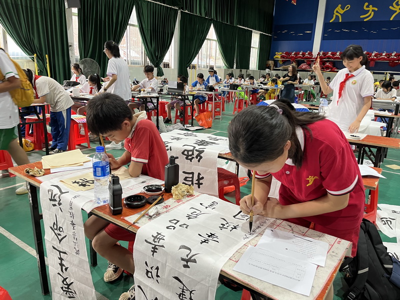 武江区教育局、武江区禁毒办和武江区关工委主办的2023年武江区第四届中小学禁毒教育主题书法、创意绘画比赛在金福园小学体育馆拉开帷幕 (21).jpg