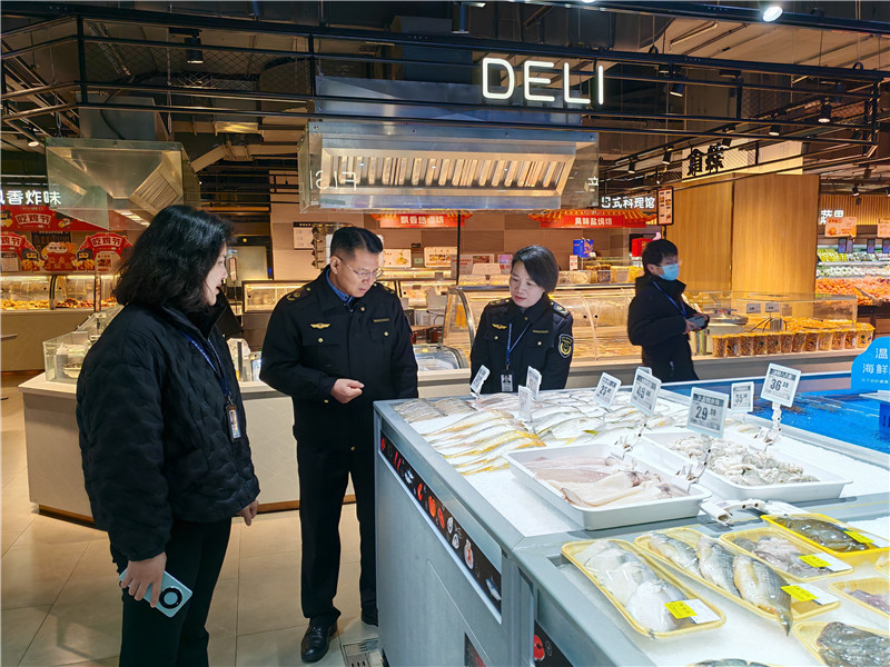 1在嘉荣超市开展食品安全和价格检查.jpg