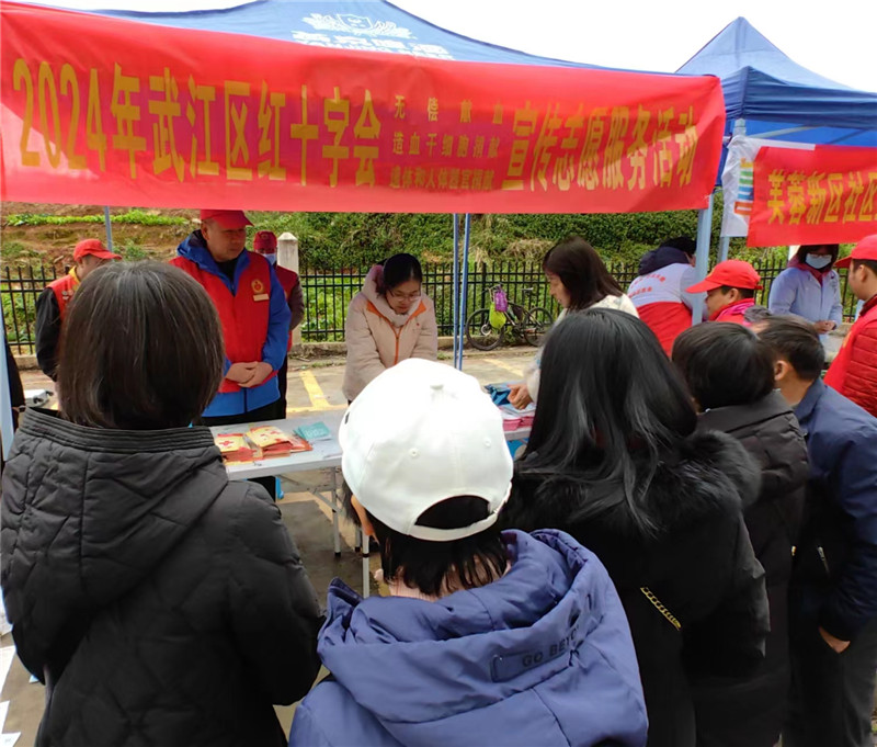 1.现场普及“三救三献”知识.jpg