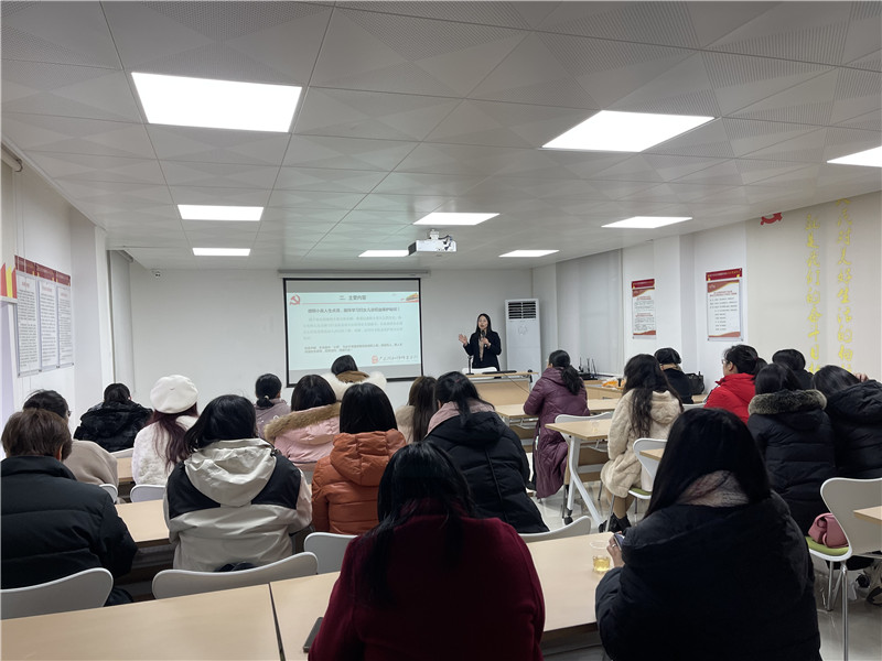 3月1日，区妇联走进惠民街武江北社区开展送法进社区活动 (1).jpg