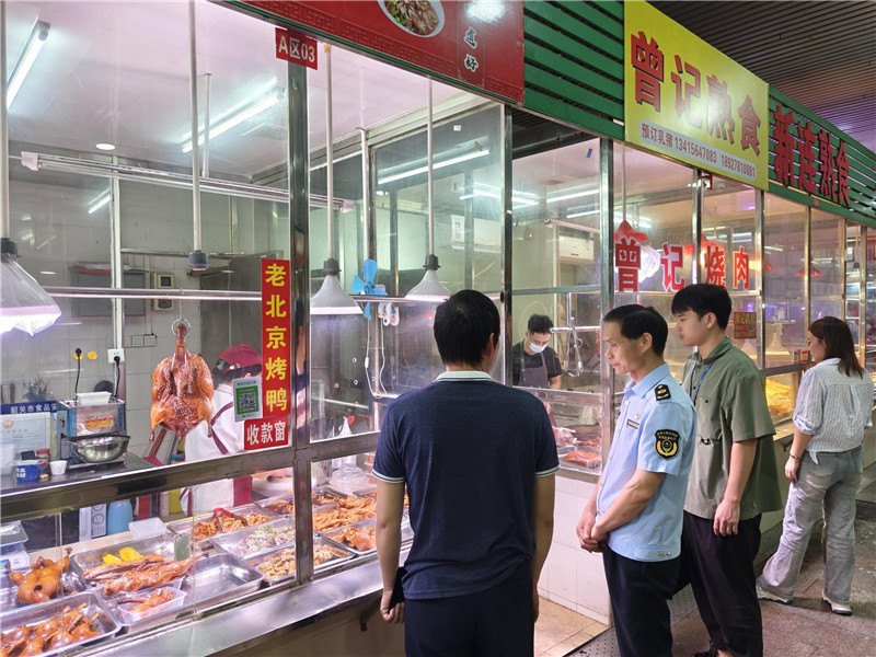 区市场监管局检查熟食店.jpg