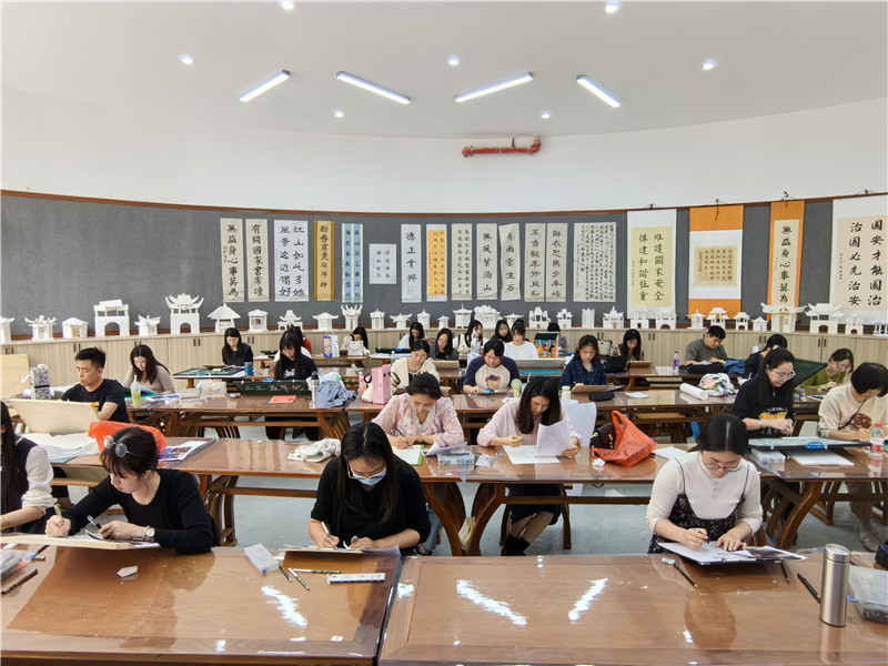 武江区举行2024年中小学美术青年教师教学能力比赛.jpg