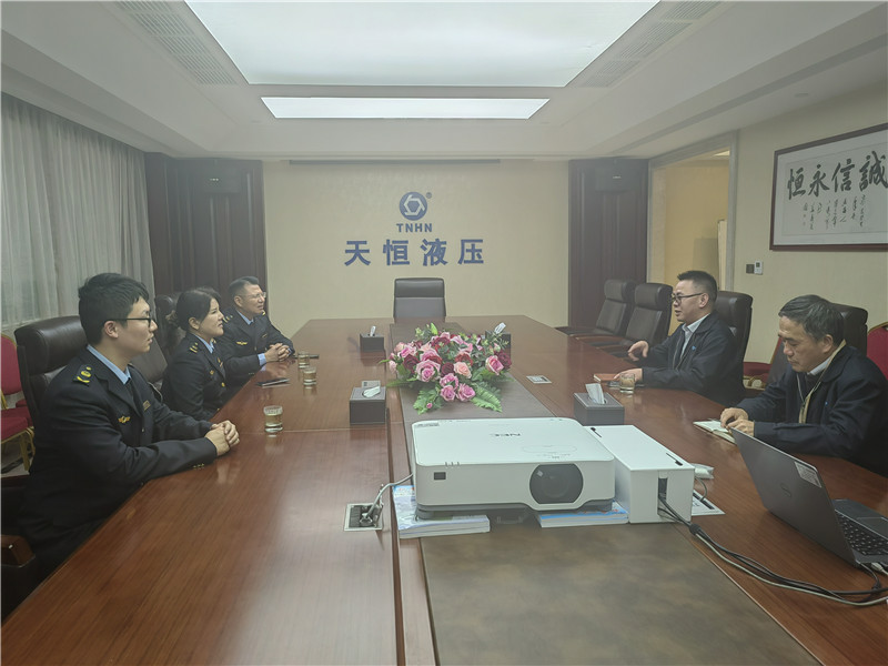 武江区向企业宣传知识产权惠企政策.jpg