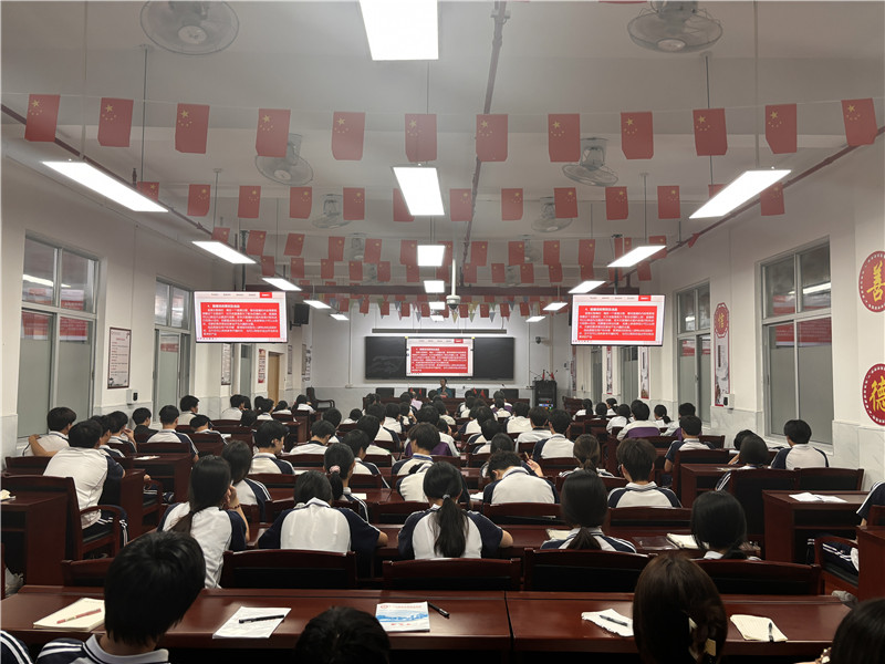 师生听讲.jpg