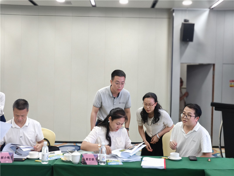 查阅资料.jpg