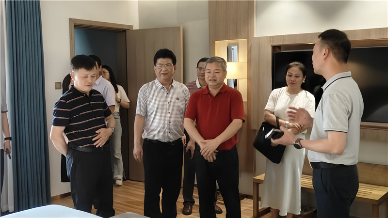 实地查看酒店基础设施.jpg