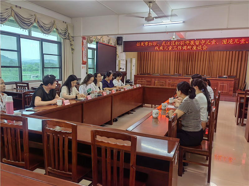 调研组一行在重阳镇开展座谈会 (2).jpg