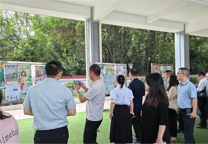 参会代表现场观摩主题手抄报作品展.jpg