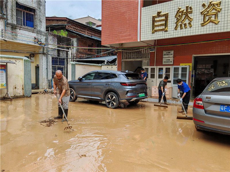 清淤现场 (1).jpg