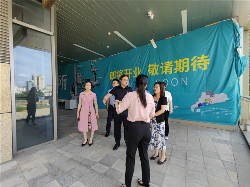区总工会、新华街道在项目点实地考察.jpg