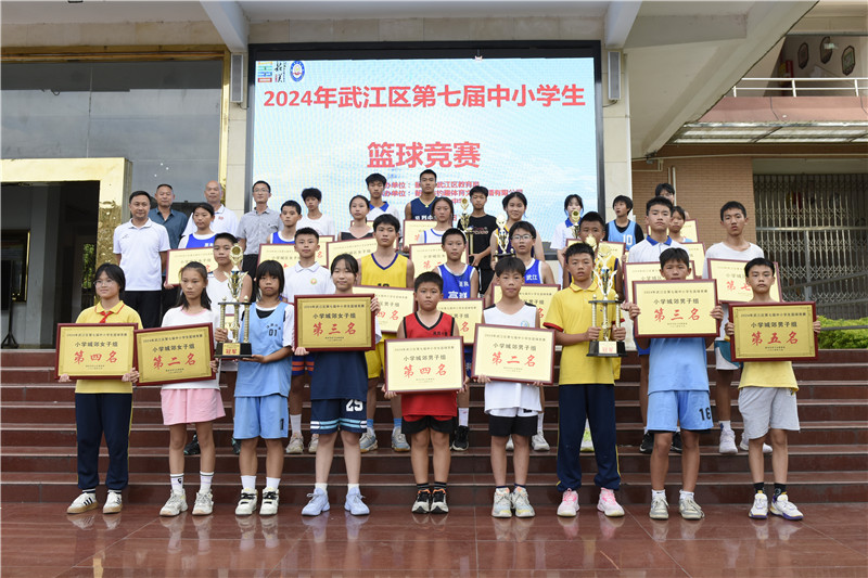 全体获奖代表队与颁奖领导合影.jpg