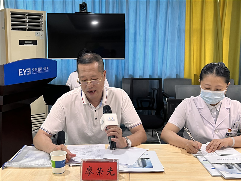 廖荣光同志作宣讲.jpg