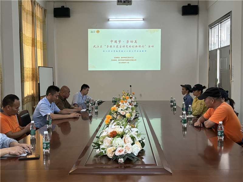 职工现场听讲.jpg