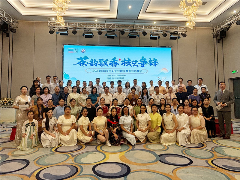 茶艺师职业技能大赛合照.jpg