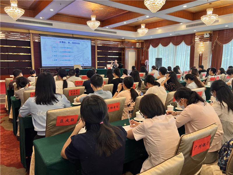 省总工会原二级调研员姚明联老师向学员讲解基层工会财务经审知识.jpg