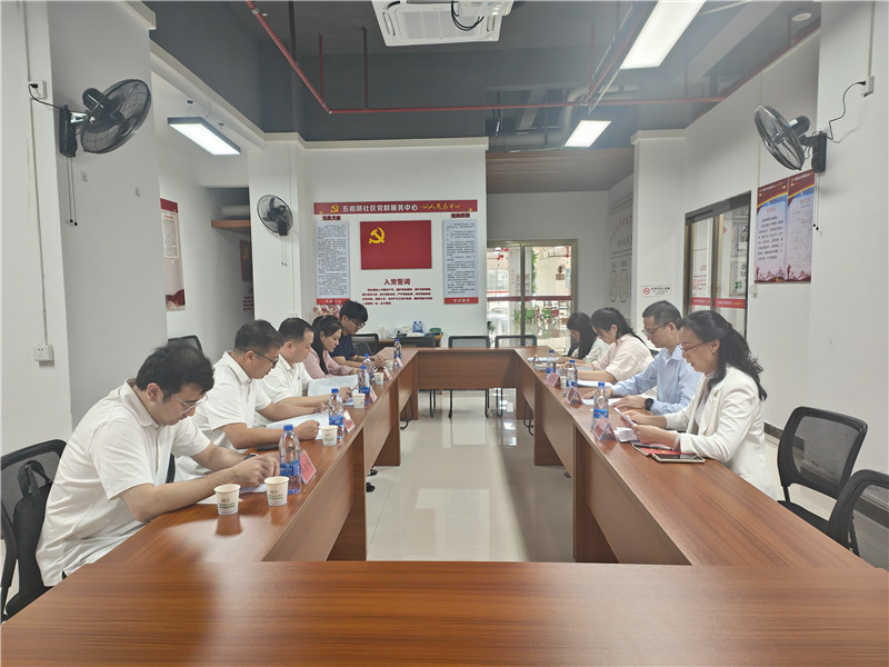 考察组听取职工心理健康服务项目互动交流现场.jpg