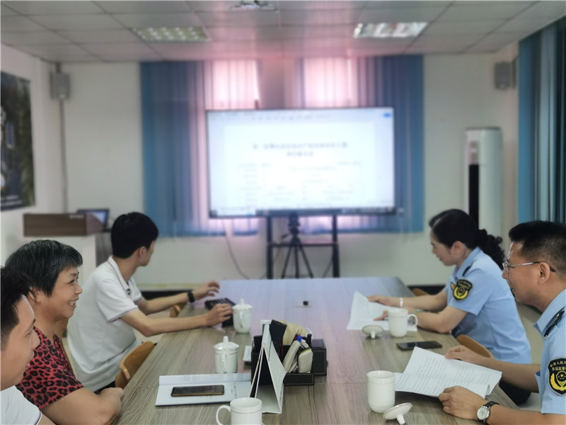 区市场监督管理局现场为企业提供指导(1).jpg