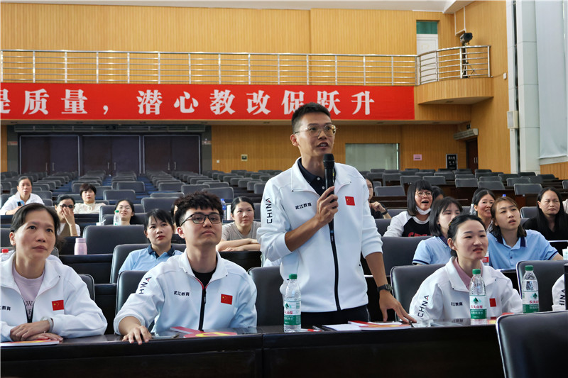 代表积极发言.jpg