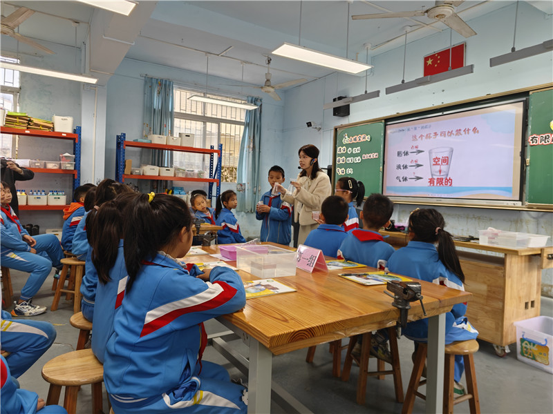 三年级科学课.jpg