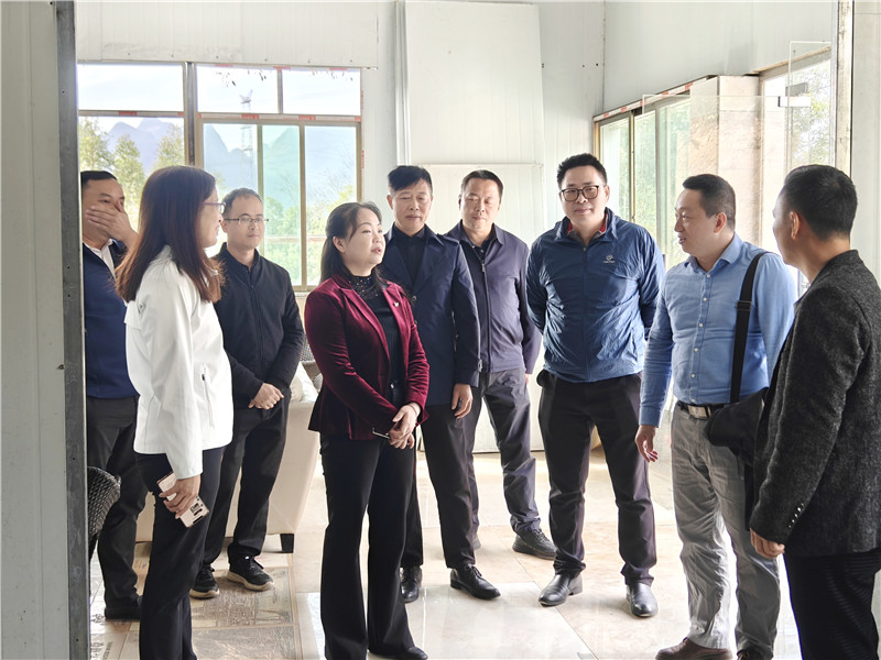 调研组在武龙源茶厂现场.jpg