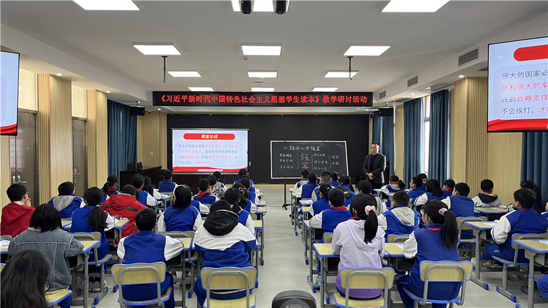 教师授课现场.jpg