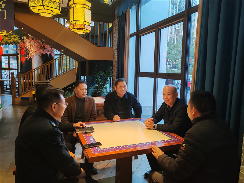 市场监管部门为餐饮企业排忧解难、提振信心.jpg