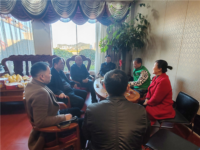 市场监管部门与餐饮企业负责人进行座谈.jpg