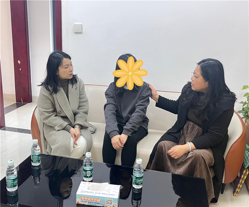 慰问困境妇女.jpg