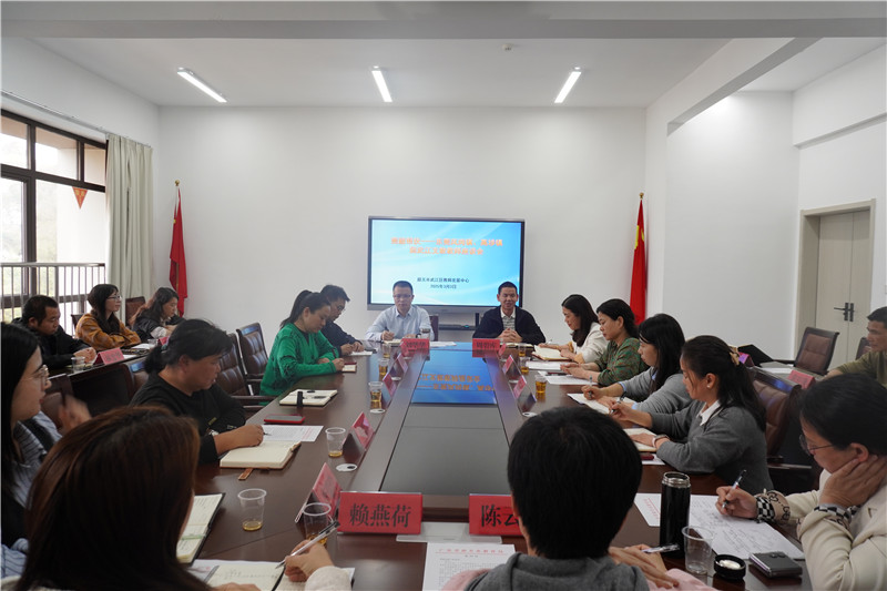 武江区召开东莞凤岗镇、高埗镇支教教师座谈会现场.jpg