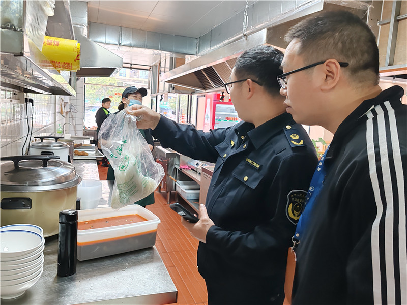 检查湿粉使用是否在有效期内.jpg