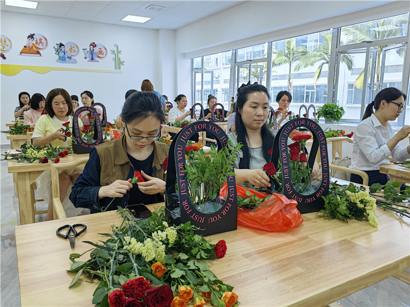 女职工插花体验.jpg