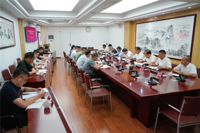 区委理论学习中心组召开专题学习会