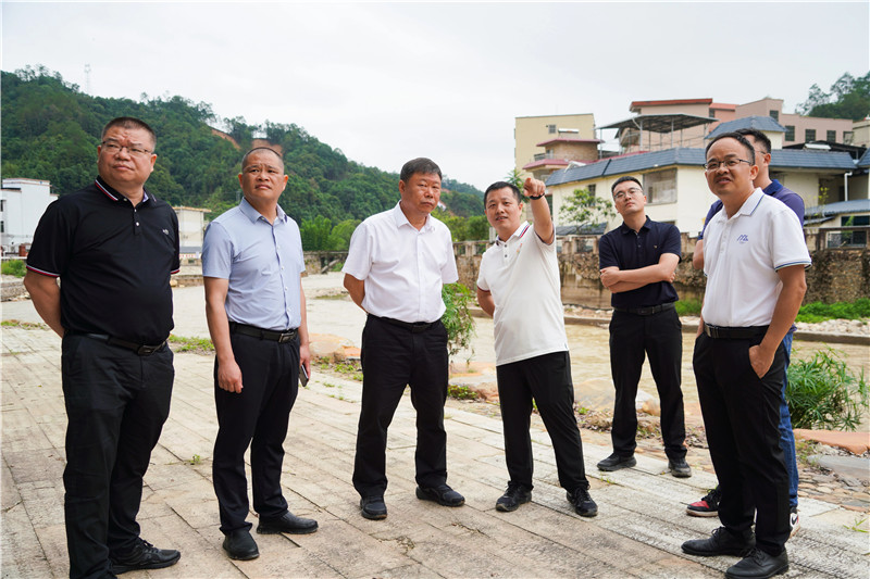 区委书记张广晖到江湾镇调研重点项目建设情况