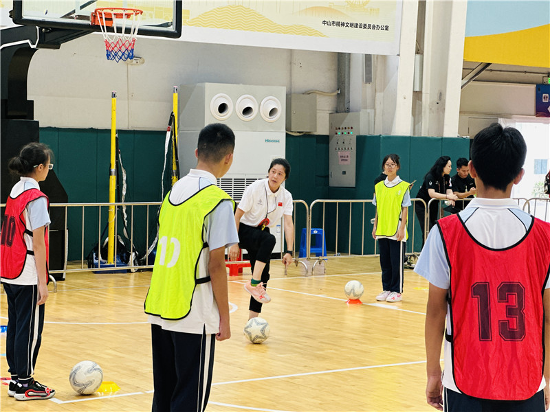 林秋丽老师参加微缩课教学.jpg