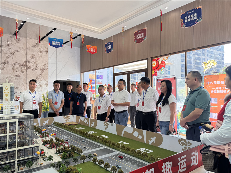 西河镇人大代表实地视察四达国际商业综合体建设情况.jpg