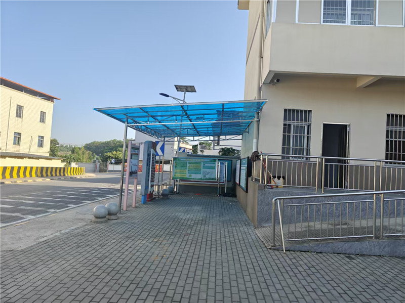标准化改造后的山蕉村公交站台.jpg