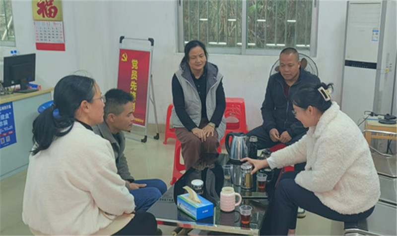图为朱素琴律师参与相邻权纠纷调解_副本_副本.jpg