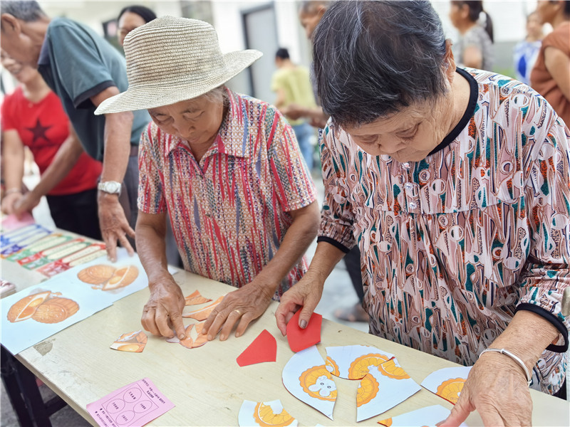 合作月饼拼图游戏.jpg