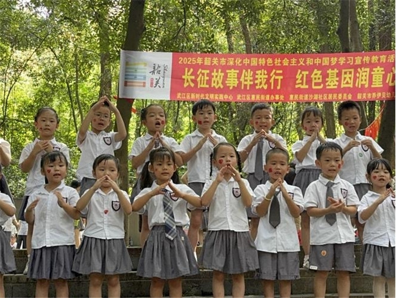 唱红歌.jpg