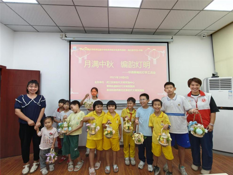 侨新社区活动现场.jpg