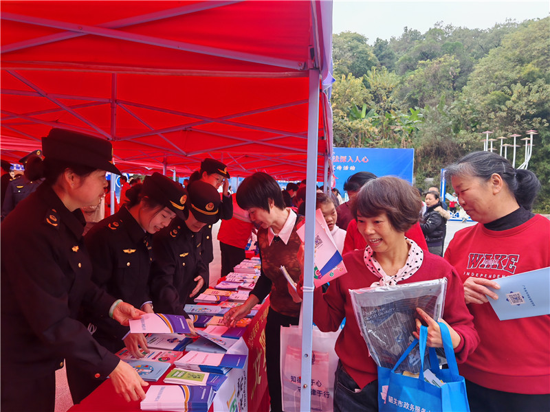 普法宣传活动现场1.jpg
