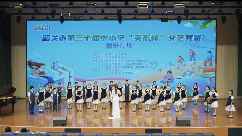 东岗小学竖笛表演《啄木鸟波尔卡》.jpg