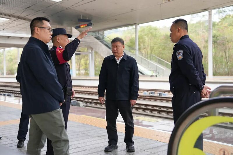 张广晖督导检查节前森林防火、春运保障等工作